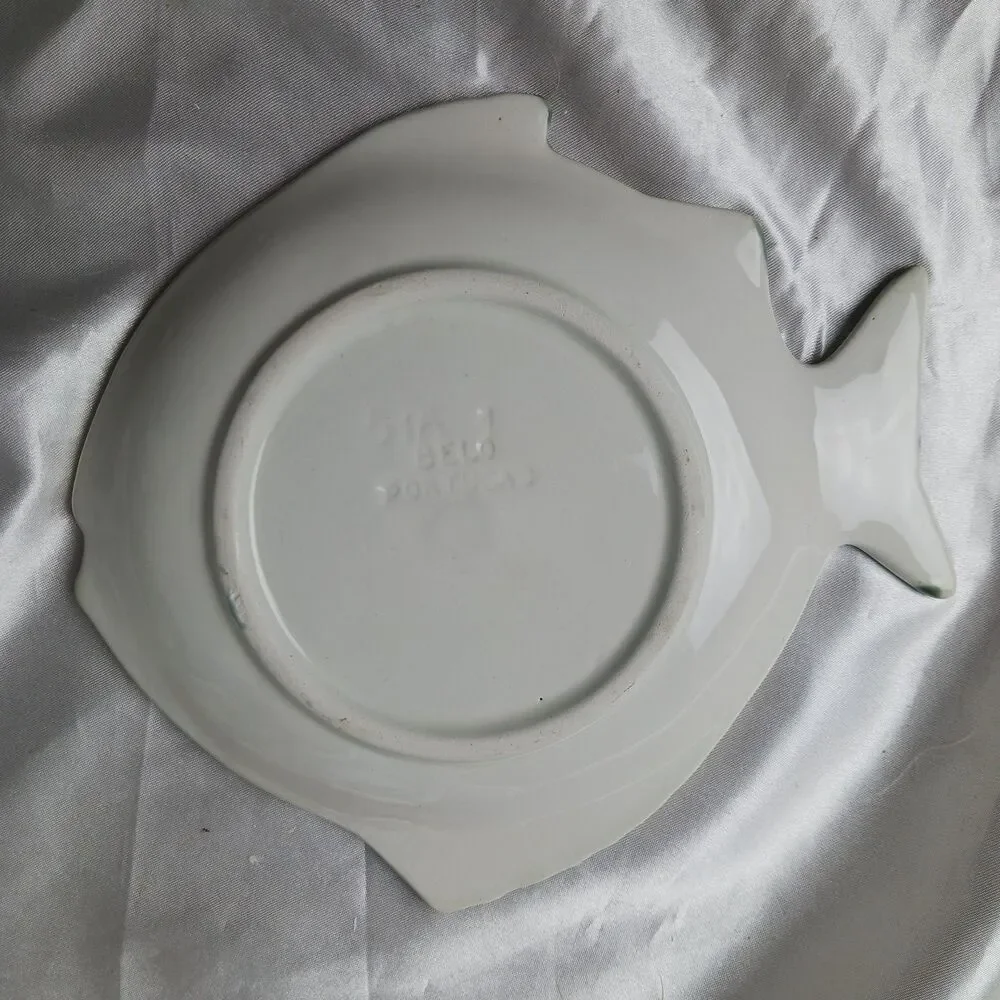 Vintage Portugal Faiancas Belo Art Pottery Fish Shaped 6 1/2'' Plate